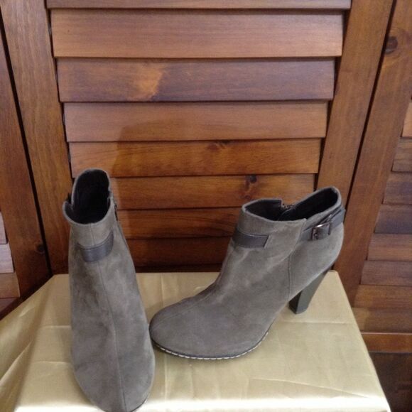 Sofft Brown/Taupe Suede Leather Ankle Boots Good Condition Size 9 - Picture 5 of 7